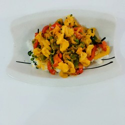Delicioso plato arroz con camarón.
