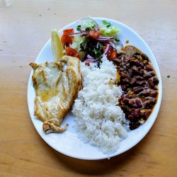 Menestra (Alubias roja) con FILETE DE POLLO.